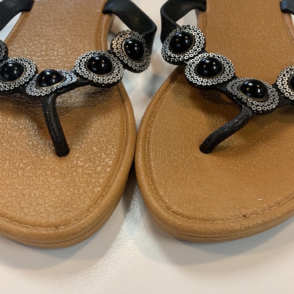 Beautiful embellished black and silver toned jeweled rubber flip flops size 7/8 - Picture 3 of 6